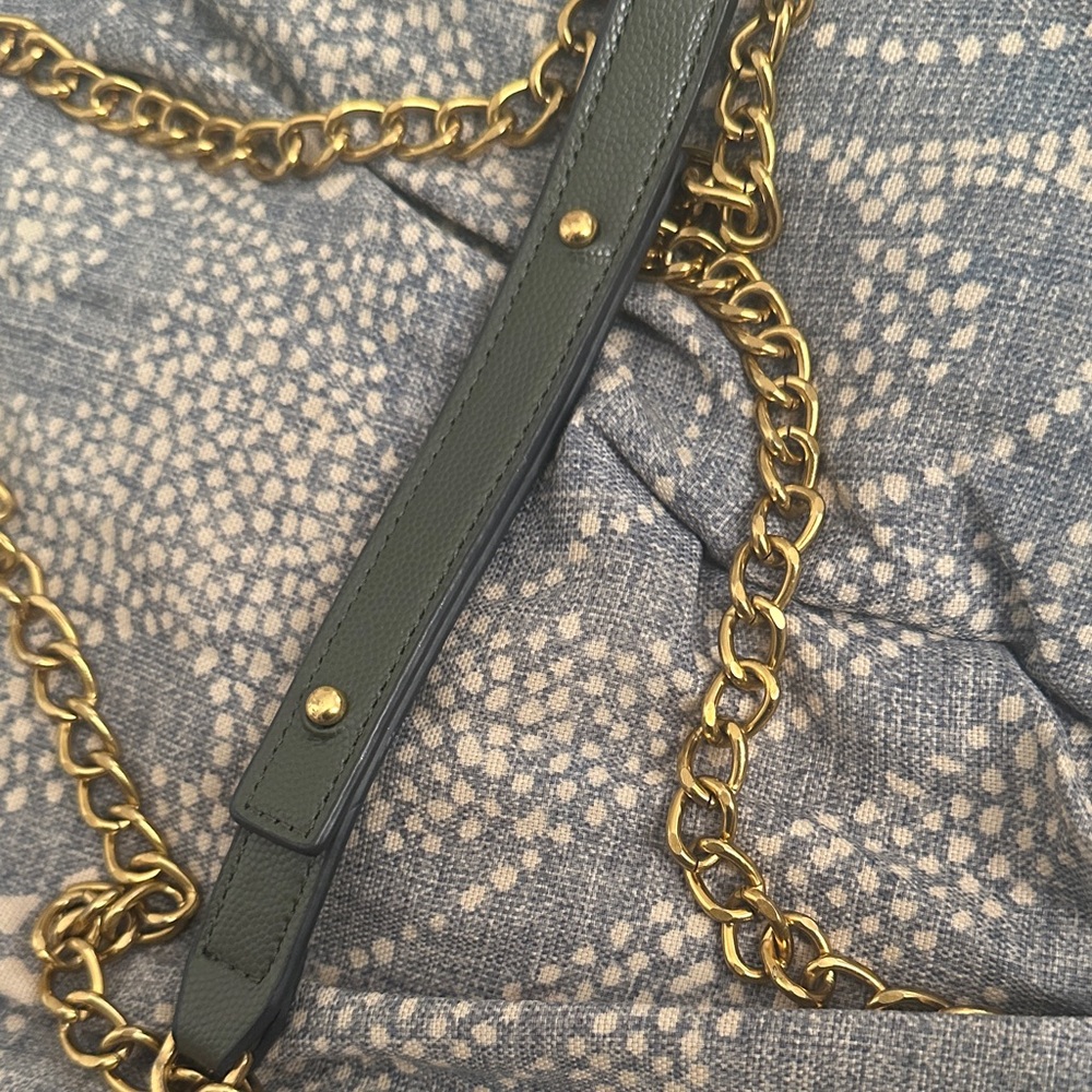 Army / medium Green Quilted Crossbody Bag - Picture 12 of 12